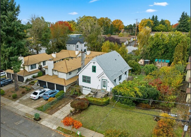 Building Photo - Discover Comfort & Charm in a Prime Location: 2BD/1B Single-Family Home!
