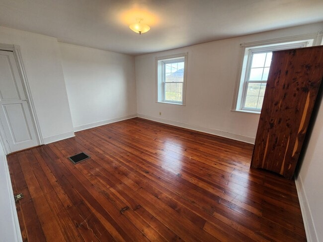 Building Photo - Large and Beautiful Farm House in Quiet Area