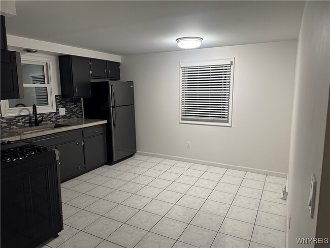 Building Photo - 235 Robert Dr