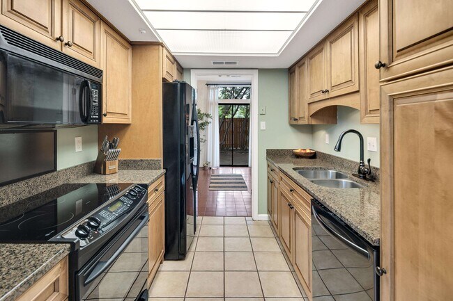 Building Photo - 1707 Belvedere Ct