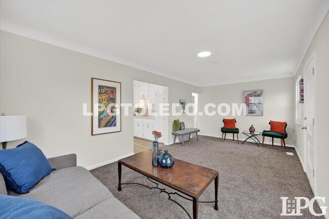 Building Photo - 927 W Northgate Pkwy