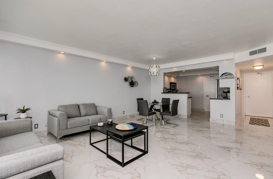 Building Photo - 3700 Galt Ocean Dr