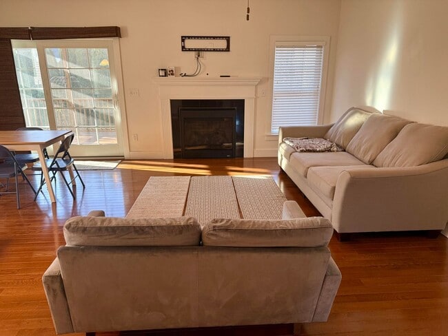 Building Photo - Impeccably maintained, custom-built home located in the sought-after Bay Breeze Estates community.