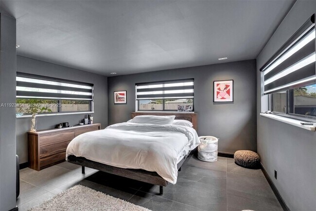 Building Photo - 530 NW 39th St