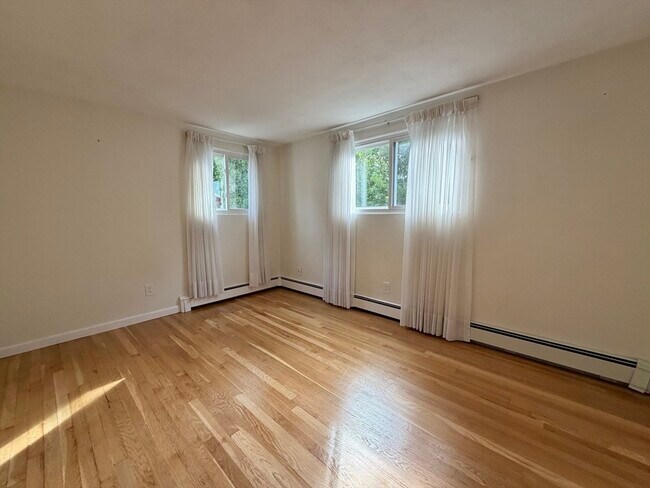 Building Photo - 39 Townly Rd