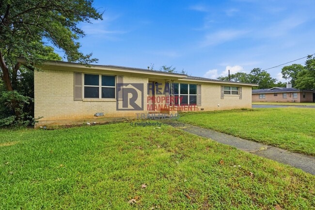 Building Photo - Updated 3-Bedroom Home with Spacious Fenced Backyard in Benbrook