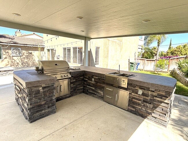 Building Photo - $500 OFF Move-In Special.....Executive Sty...