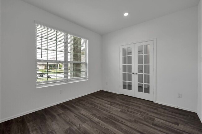 Building Photo - 19179 Pinewood Grove Trl