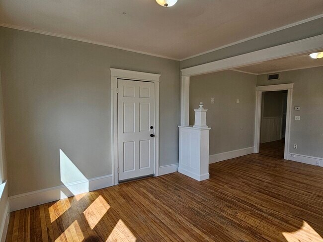 Building Photo - 169 Perry Ave