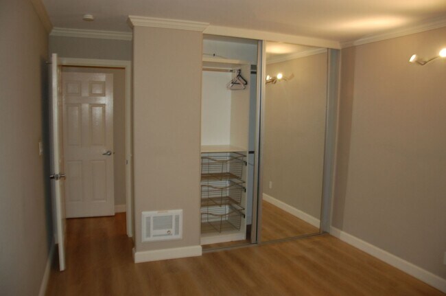 Building Photo - La Goleta One Bedroom