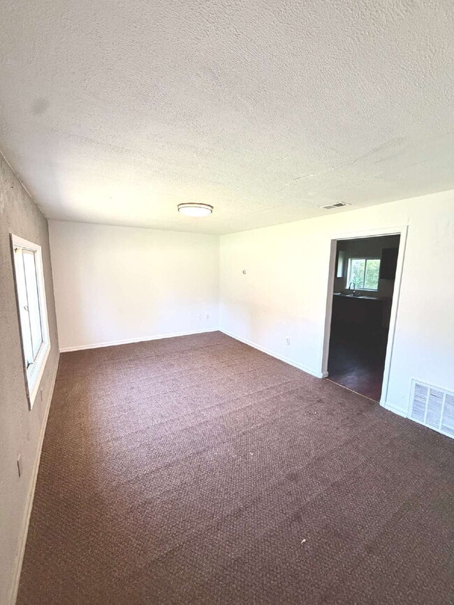 Building Photo - Ranch style 3-bedroom, 1-bath, attached garage and nice backyard!