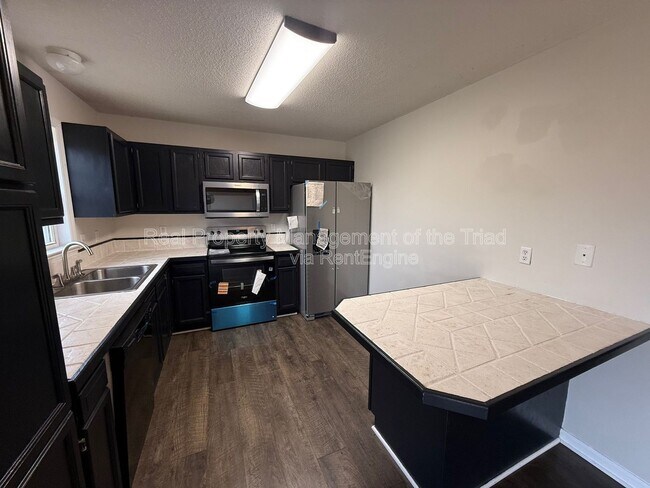 Building Photo - 107 Johnia Ct