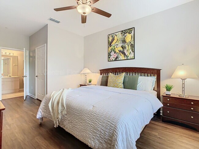 Building Photo - 2300 Silver Palm Dr