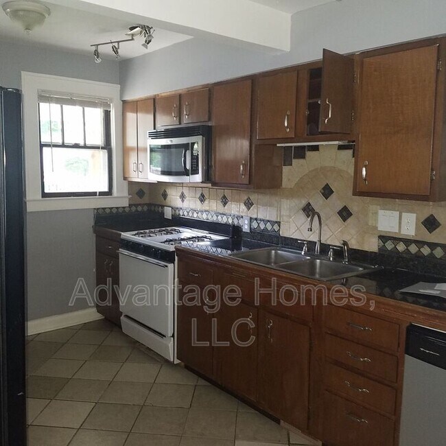 Building Photo - 4235 Mercier St