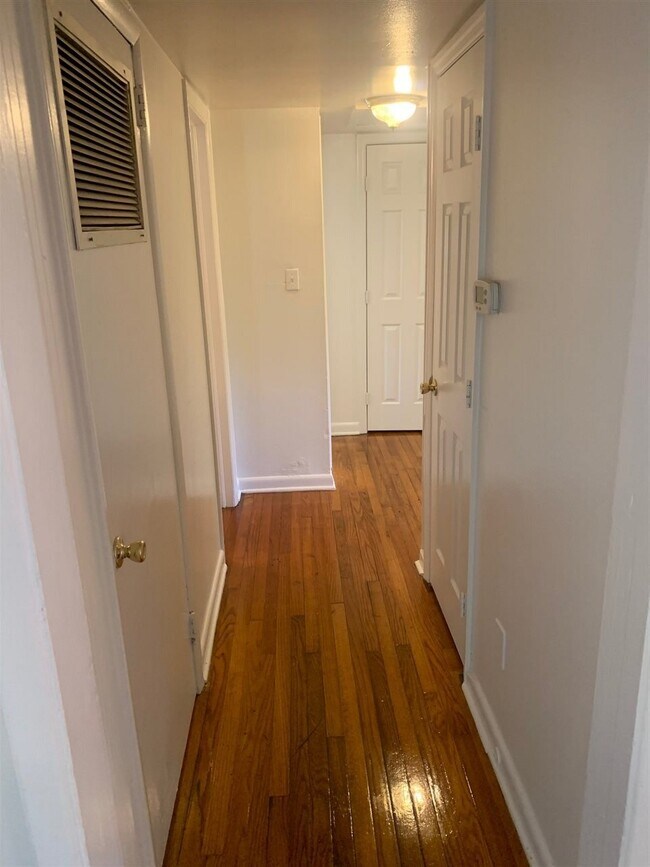 Building Photo - 712 Coble Dr