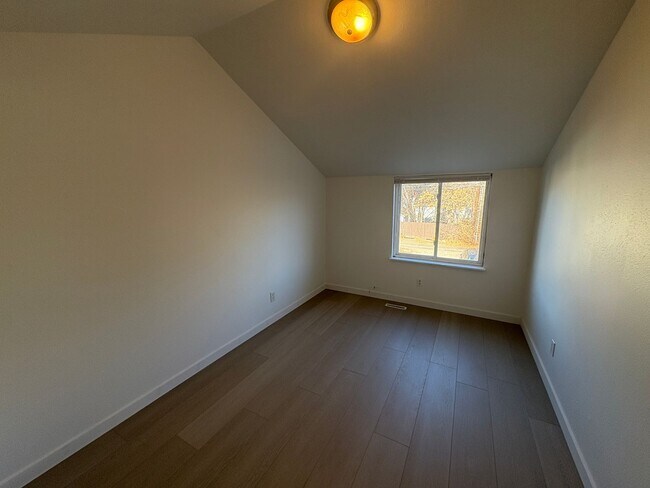 Building Photo - 205/207 Broadwater Ave