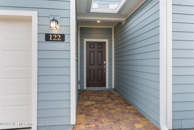 Building Photo - 122 Wrensong Pl