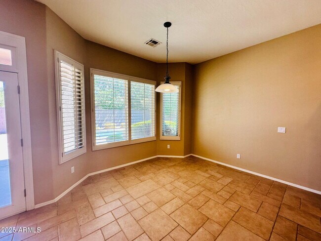 Building Photo - 2720 E Hazeltine Way
