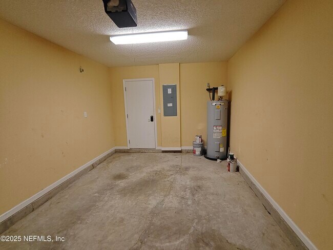 Building Photo - 7764 Playschool Ln