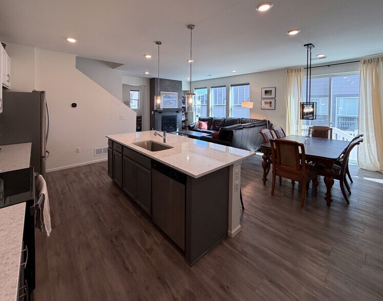 Building Photo - 2497 Winding Dr