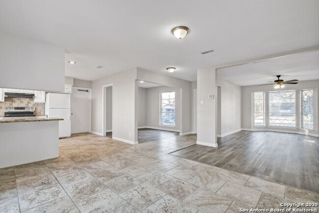 Building Photo - Move-in ready 3-bedroom, 2-bath home in San Antonio