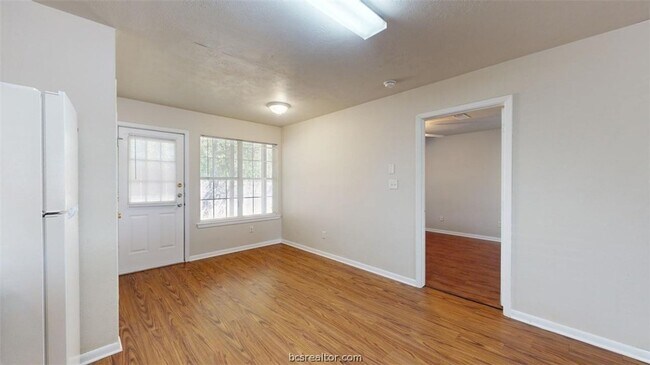 Building Photo - 1513 Hollow Hill Dr