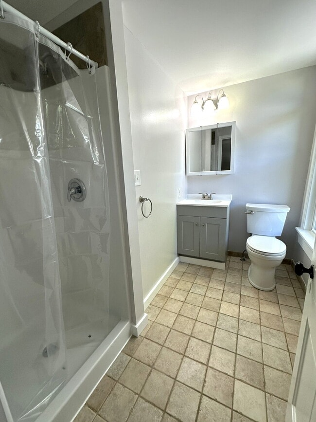 Building Photo - Huge 2-Bedroom Apartment in Westminster