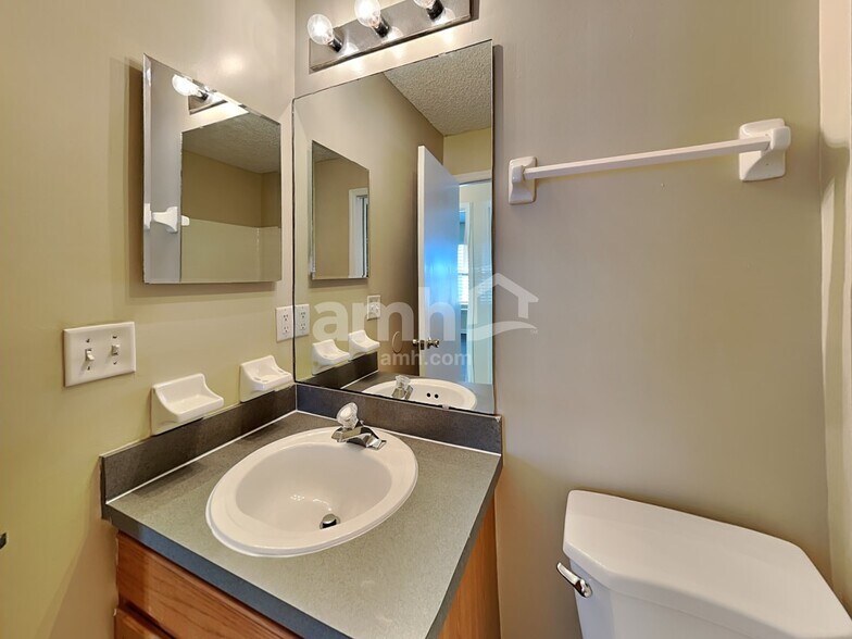 Building Photo - 509 Chancellor Dr W