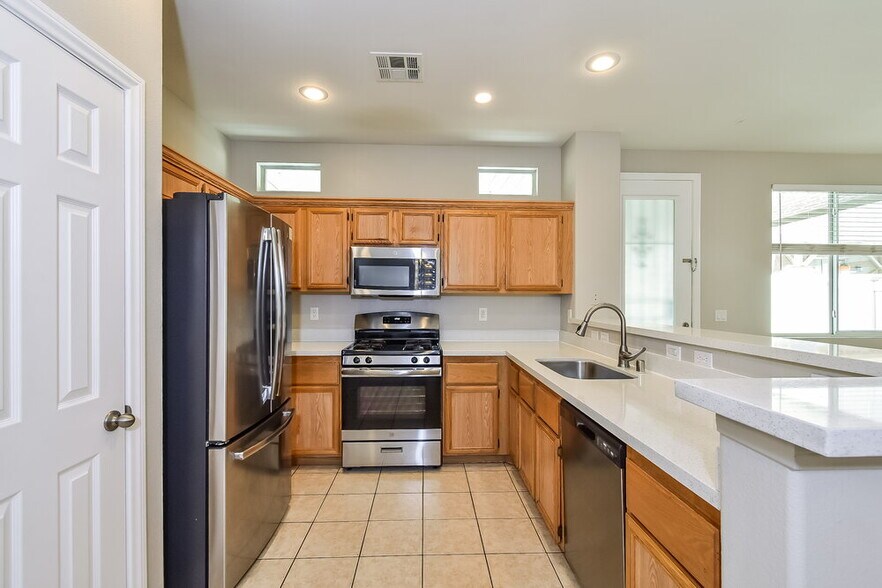 Building Photo - 5277 Vine Hill Ct