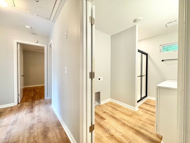 Building Photo - Remodeled 3BR in Guilford Hills