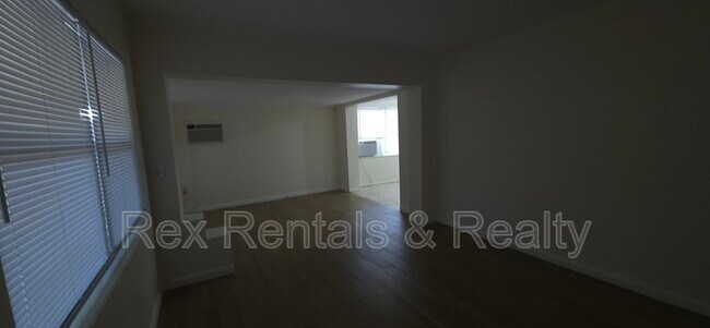 Building Photo - 6559 Bougainvilla Ave S