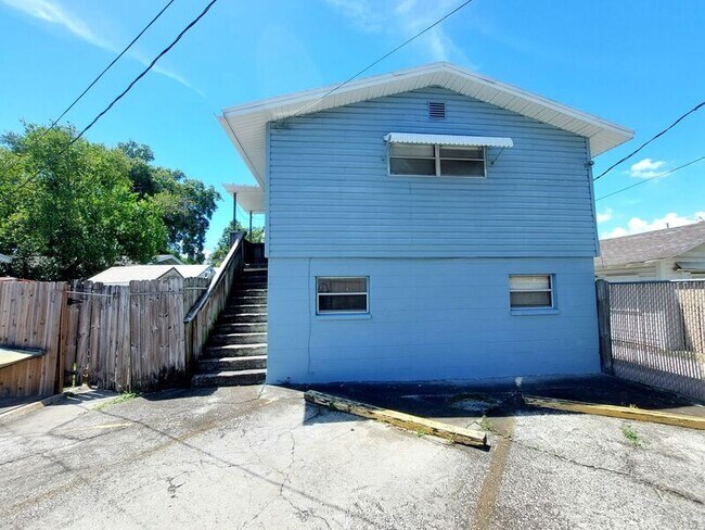 Building Photo - 115 1/2 Lenox St