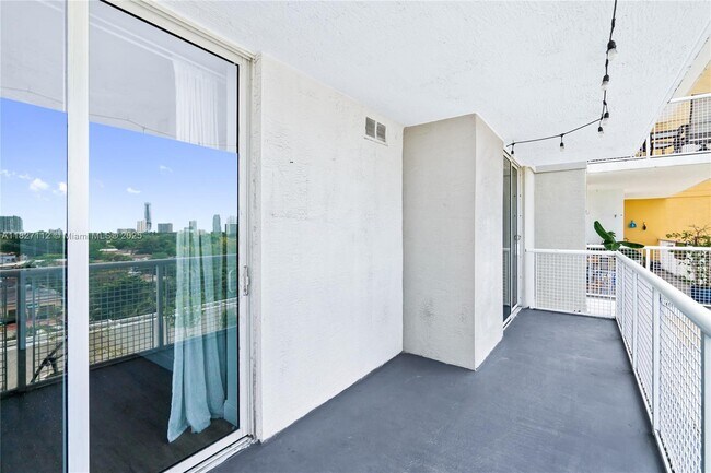 Building Photo - 900 SW 8th St