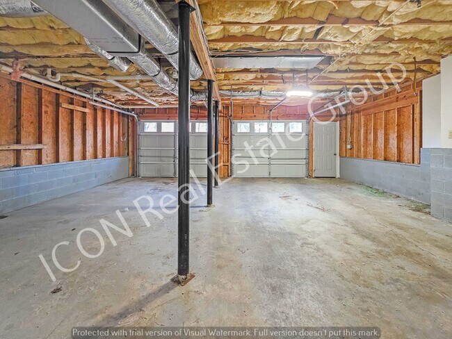 Building Photo - 3/2.5 home with large level lot