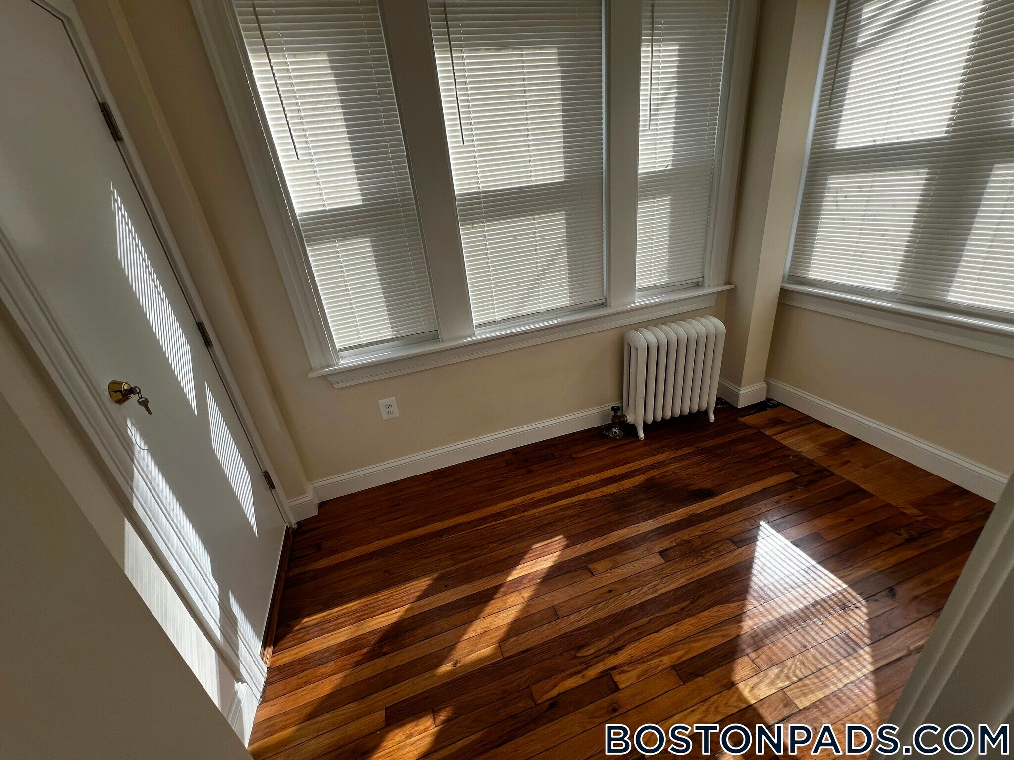 Building Photo - 248 Kelton St