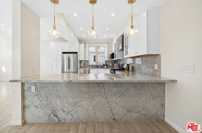 Building Photo - 1654 Greenfield Ave