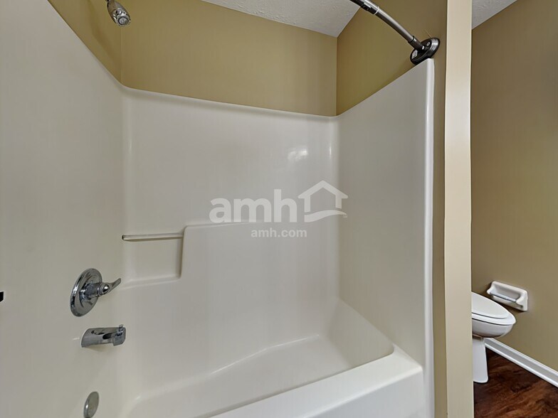 Building Photo - 581 Indian Lake Dr