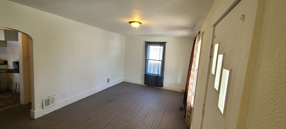 Building Photo - 237 E Donald St