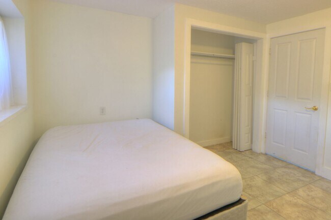Building Photo - Basement Apartment Near Springville Canyon