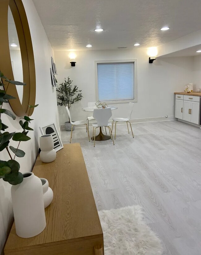 Building Photo - Gorgeous Home in Great Location!