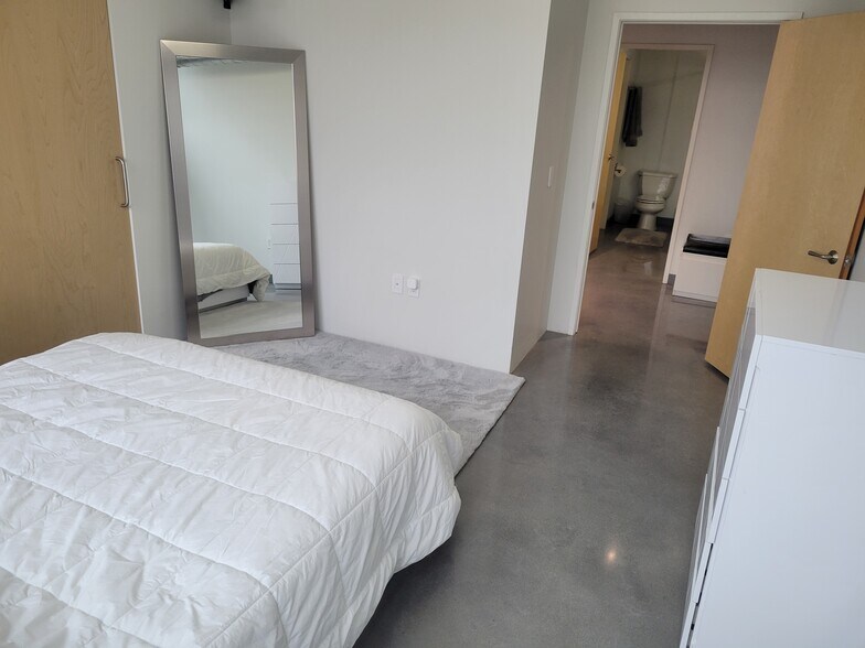 Building Photo - 120 SW 5th St