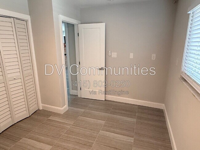 Building Photo - 2802 Pass a Grille Way