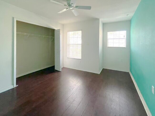 Building Photo - 9063 Gervais Cir