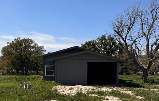 Building Photo - 850 County Road 218,