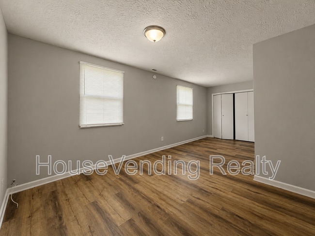 Building Photo - 2221 Compton Dr