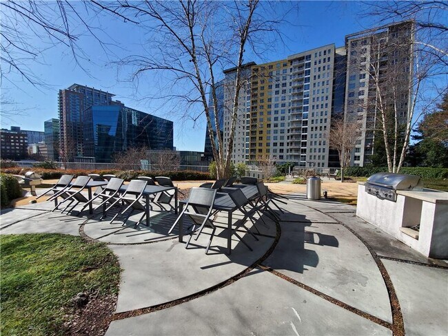 Building Photo - 44 Peachtree Pl NE