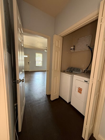 Building Photo - 2948 Magnolia Ct