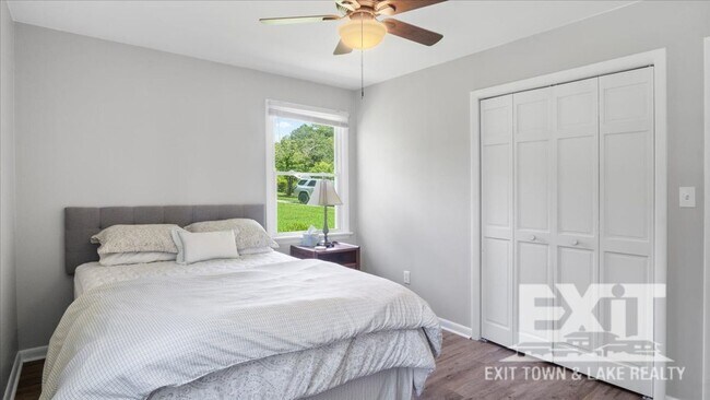 Building Photo - Gorgeous Waterfront Property with 4 Bedroo...