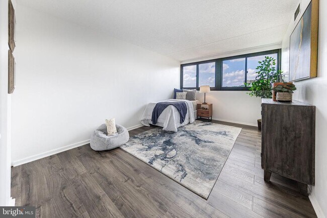 Building Photo - 5911 Edsall Rd