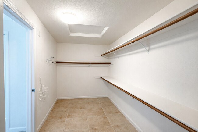 Building Photo - 632 Fisher Cir